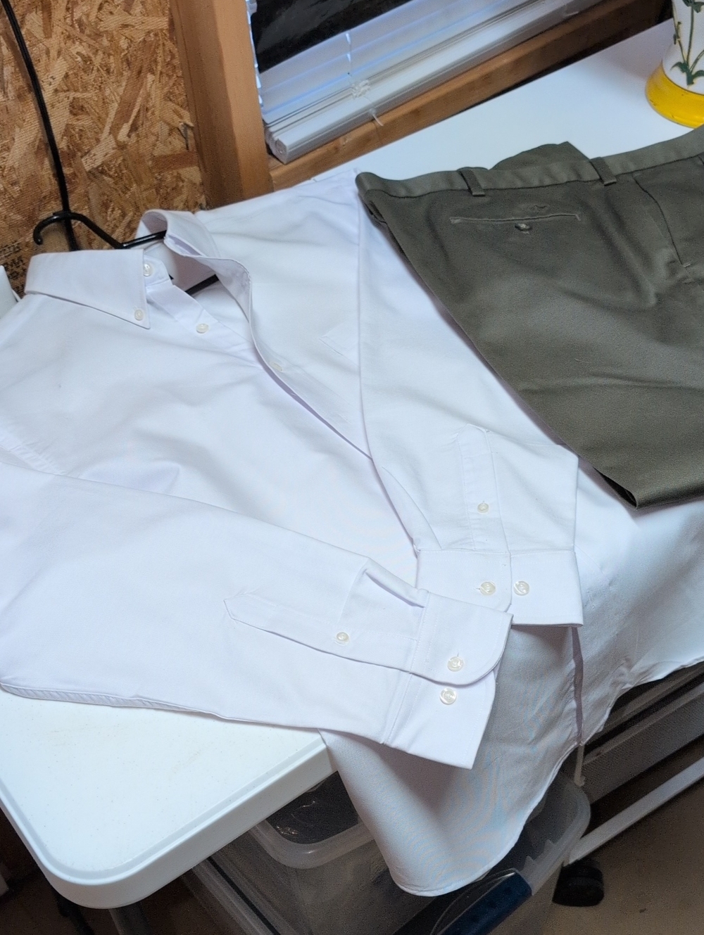 Saddlebred (17) White Button-Down Dress Shirt) Dockers Olive Pants 40x29